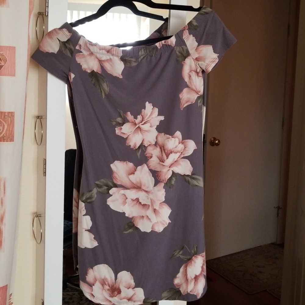 Off the shoulder floral dress small